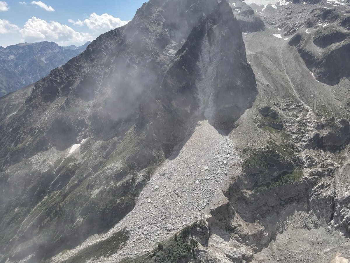 Le chemin de randonnée reliant Praz-de-Fort à la cabane de Saleinaz, sur la commue d'Orsières, dans le val Ferret, a été touché par deux éboulements le 29 juillet 2026.
