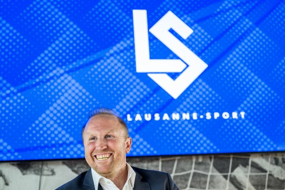 Ludovic Magnin le nouvel entraineur du FC Lausanne-Sport parle lors d'une conference de presse de presentation le lundi 23 mai 2022 au stade de la Tuiliere a Lausanne. (KEYSTONE/Jean-Christophe Bott)