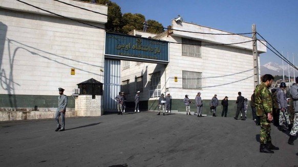 Evin-Gefängnis in Teheran.
Von Ehsan Iran - روزی روزگاری اوین - عکسها از وبلاگ خرداد 88 from Flickr, CC BY-SA 2.0, https://commons.wikimedia.org/w/index.php?curid=11716864