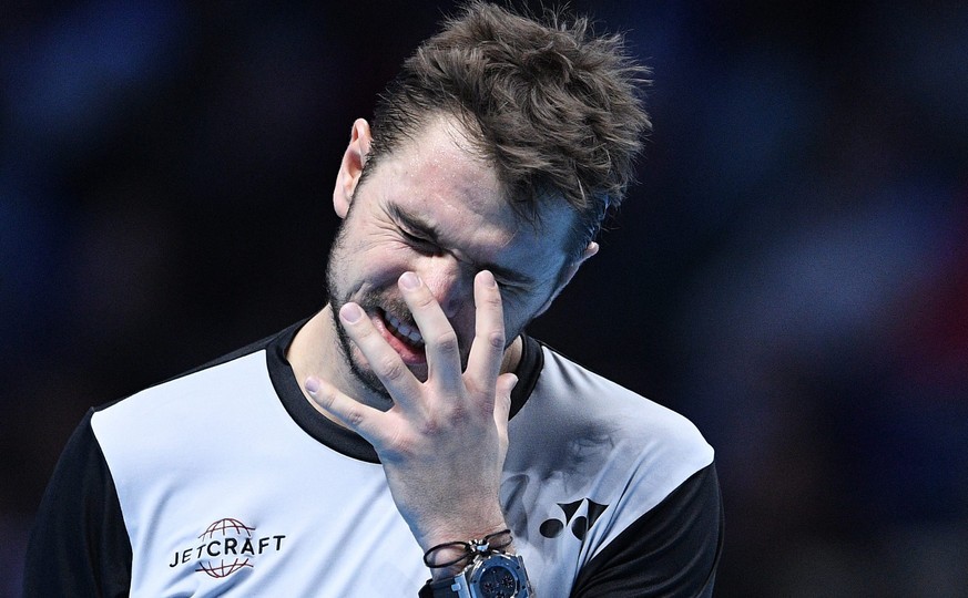 epa05637031 Stan Wawrinka of Switzerland reacts after missing a point against Andy Murray of Britain during their Men&#039;s singles match at the ATP World Tour Finals tennis tournament at the O2 Aren ...