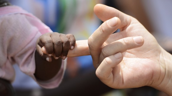 Auch Kinder aus dem Ausland werden heute seltener adoptiert.