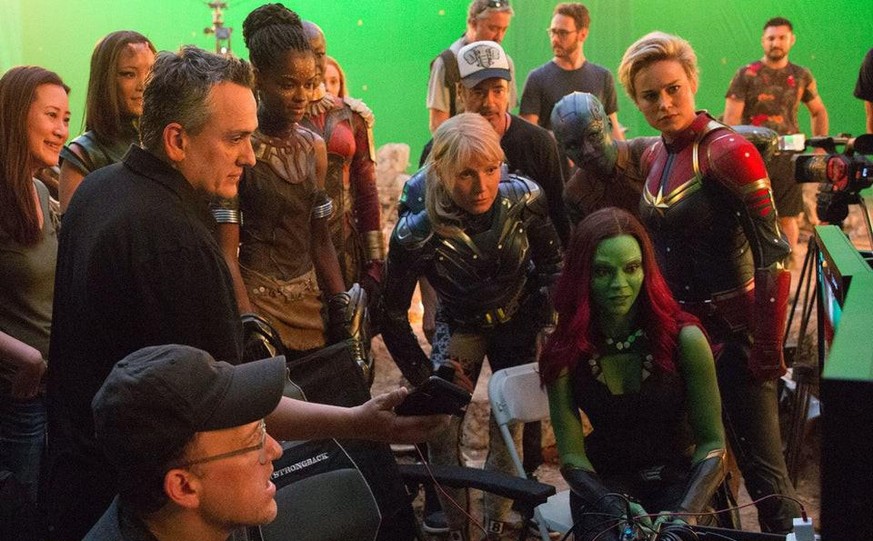 behind the scenes avengers marvel

https://www.reddit.com/r/marvelstudios/comments/c6o1g7/new_behind_the_scenes_shots_from_the_set_of/