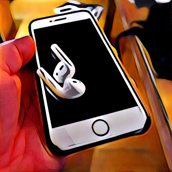 AirPods und EarPods von Apple, bearbeitet mit Foto-Filter-App Prisma