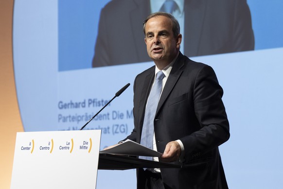 Parteipraesident und Nationalrat Gerhard Pfister, Mitte-ZG, spricht an der Delegiertenversammlung der Mitte Partei, am Samstag, 22. Februar 2025, in Visp. (KEYSTONE/Peter Schneider)