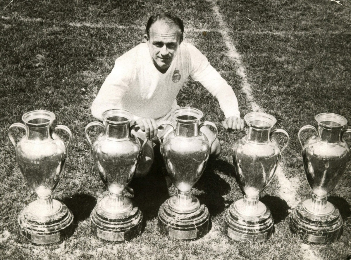 Alfredo Di Stéfano gewann mit Real Madrid von 1956 bis 1960 durchgehend den Europapokal der Landesmeister.