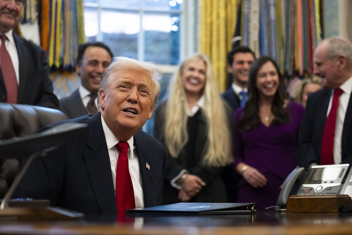 epa12517034 US President Donald Trump speaks to members of the media during a swearing in ceremony for Sergio Gor, the new US Ambassador to India, in the Oval Office at the White House in Washington,  ...