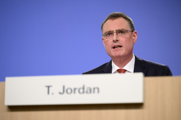 epa10015558 Swiss National Bank&#039;s (SNB) Chairman of the Governing Board Thomas Jordan speaks during a semi-annual conference of Swiss National Bank (SNB BNS), in Bern, Switzerland, 16 June 2022.  ...