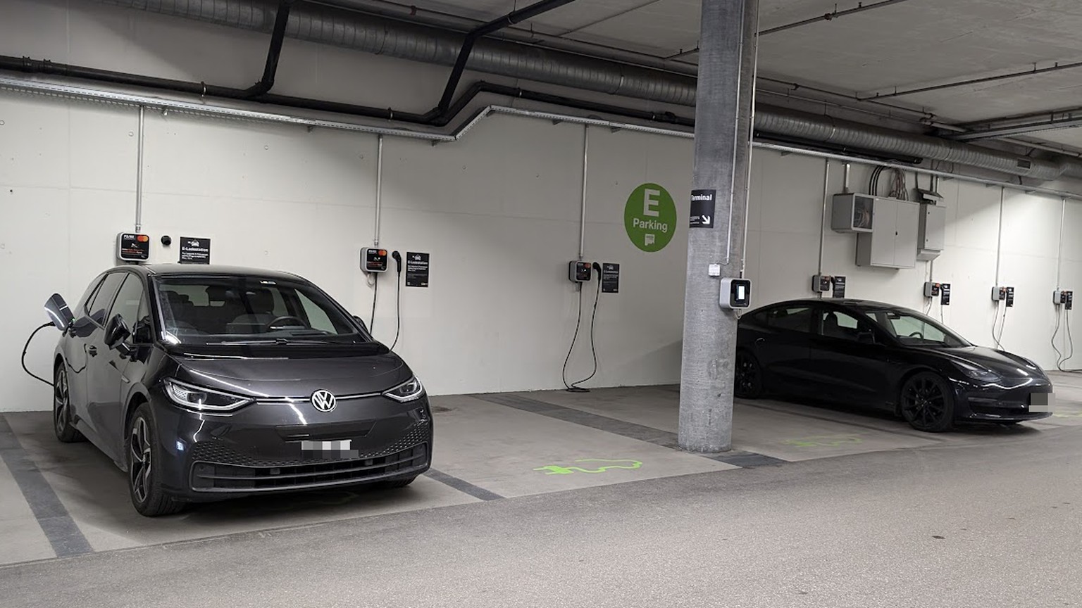 Eine mit Wallboxen ausgerüstete Tiefgarage: Mieter wechseln viel eher zum E-Auto, wenn der Parkplatz eine Lademöglichkeit hat.