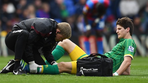 Football Soccer - Crystal Palace v Norwich City - Barclays Premier League - Selhurst Park - 9/4/16
Norwich&#039;s Timm Klose receives treatment after sustaining an injury before being stretchered off ...