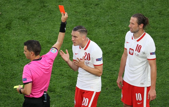 Der Wendepunkt im Spiel: Krychowiak (r.) erhält die rote Karte.