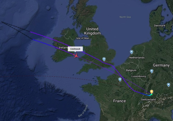 Die Maschine musste westlich von Irland umkehren.
