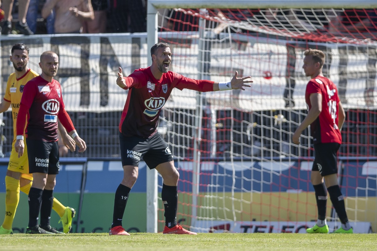 Aarau's Stefan Maierhofer, Mitte, waehrend dem Barrage Rueckspiel zwischen dem FC Aarau und Neuchatel Xamax FCS, am Sonntag, 2. Juni 2019, im Stadion Bruegglifeld in Aarau. (KEYSTONE/Christian Me ...