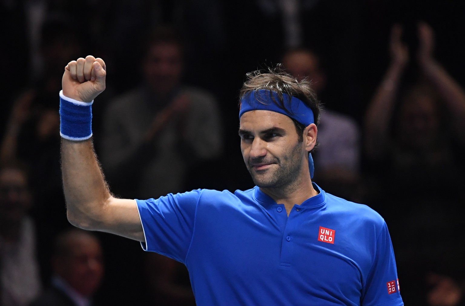 epa07168113 Switzerland&#039;s Roger Federer celebrates winning against South Africa&#039;s Kevin Anderson during their round robin match on day five of the ATP World Tour Finals tennis tournament at  ...