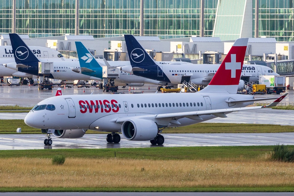 En manque de carburant, le groupe Lufthansa, dont font également partie les compagnies aériennes suisses Swiss et Edelweiss, sollicite l'aide de l'UE par l'intermédiaire de son associat ...