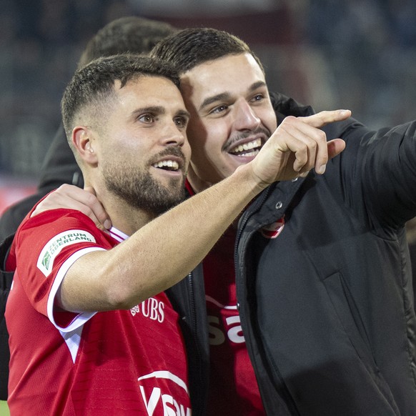 Leonardo Bertone (FCT), links, und Elmin Rastoder (FCT) kaempft um den Ball mit $b im Fussball Meisterschaftsspiel der Swiss Super League zwischen FC Thun, FCT, und Zuerich, FCZ, vom Samstag, 20. Deze ...