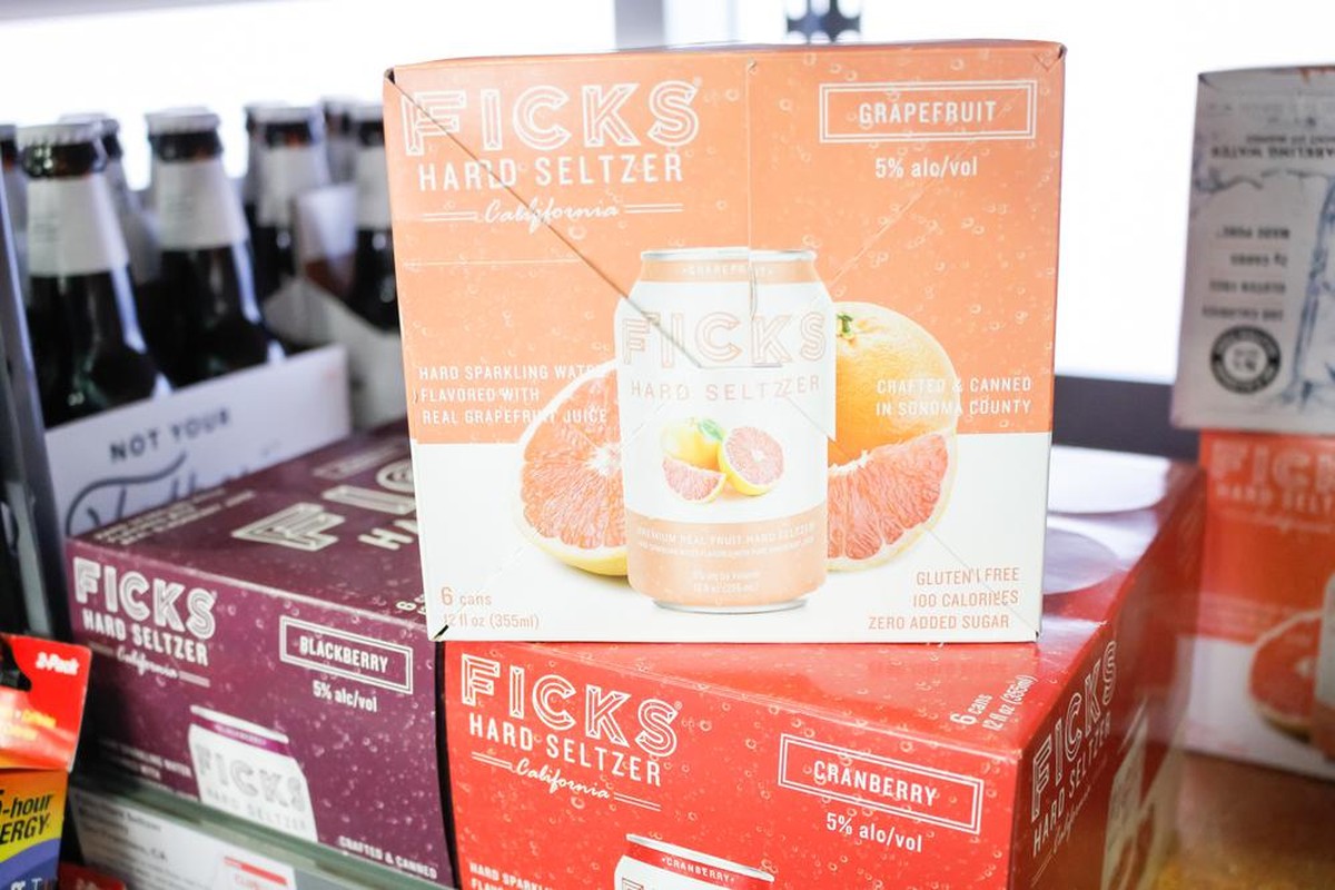 hard seltzer white claw ashland truly PBR fick's USA mineral alkohol trinken drinks