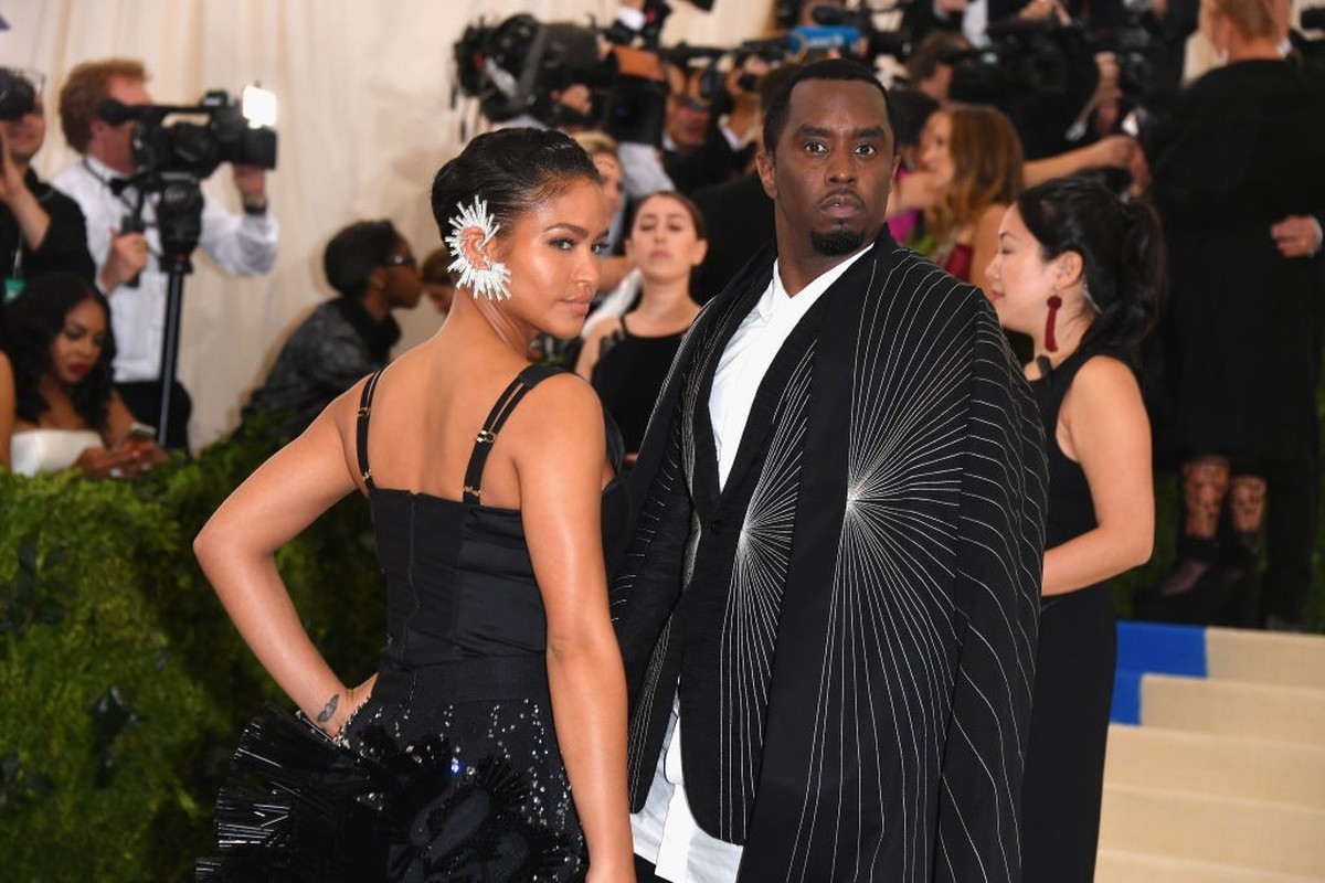 NEW YORK, NY - MAY 01: Cassie (L) and Sean "Diddy" Combs aka Puff Daddy attend the "Rei Kawakubo/Comme des Garcons: Art Of The In-Between" Costume Institute Gala at Metropolitan Mu ...