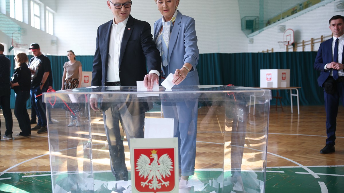 Prognose-Kopf-an-Kopf-Rennen-bei-Pr-sidentenwahl-in-Polen
