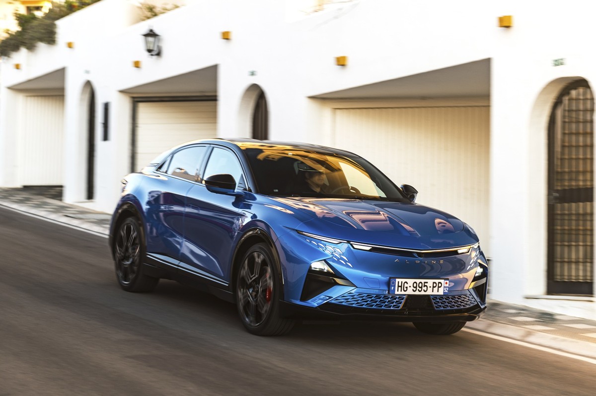Alpine A390
