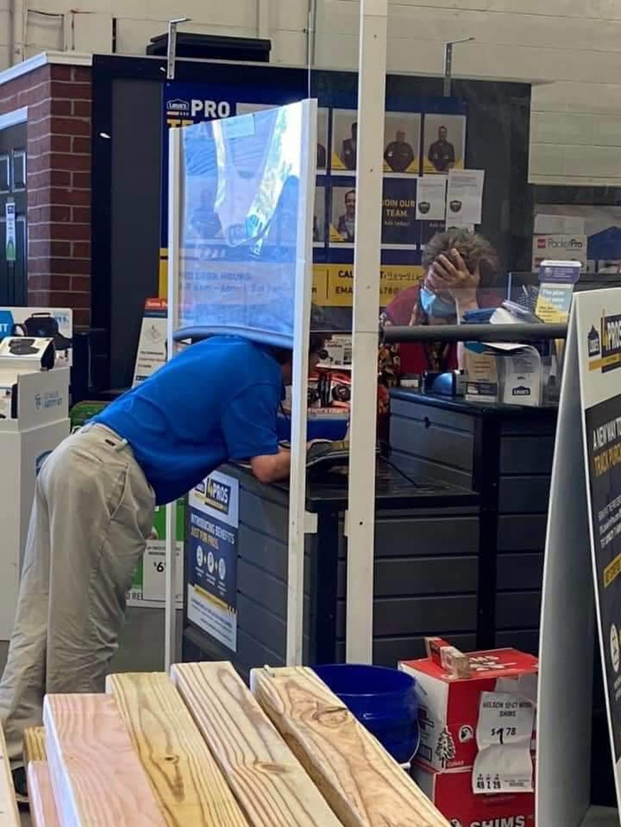Siehst du den Fehler? 😂 Dieser und 25 andere Fails zum heiligen Dienstag