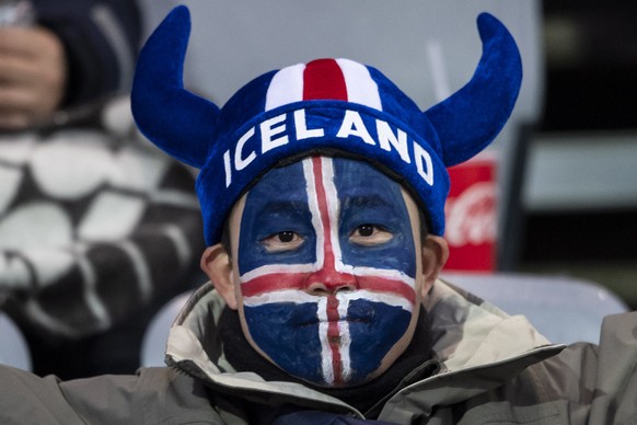 epa07095700 A fan of Iceland during the UEFA Nations League soccer match between Iceland and Switzerland at the Laugardalsvoellur stadium in Reykjavik, Iceland, 15 October 2018. EPA/ENNIO LEANZA