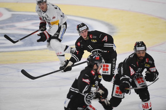 Lugano&#039;s player Marco Zanetti, during the preliminary round game of National League A (NLA) Swiss Championship 2022/23 between, HC Lugano against HC Fribourg Gott�ron at the Corn�r Arena in Lugan ...