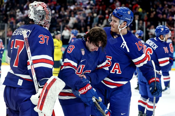 epa12756058 Quinn Hughes of USA (C) celebrates after winning the Men's Ice Hockey quarterfinal match between USA and Sweden at the Milano Cortina 2026 Winter Olympic Games in Milano, Italy, 18 Fe ...