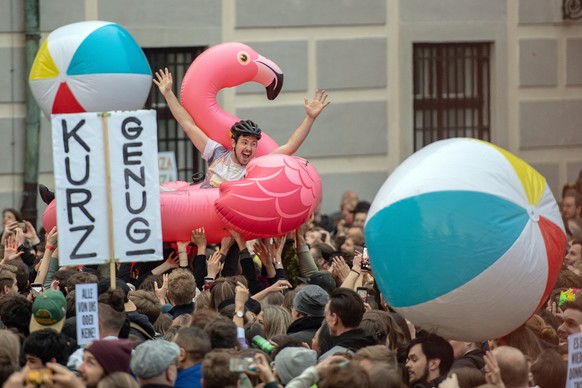 epa07613405 Crowds cheer as Dutch pop group 'Vengaboys' perform at the 'Do' demonstration in Vienna, Austria, 30 May 2019. Their song 'We’re Going To Ibiza!' has become an anthem for the collapse of A ...
