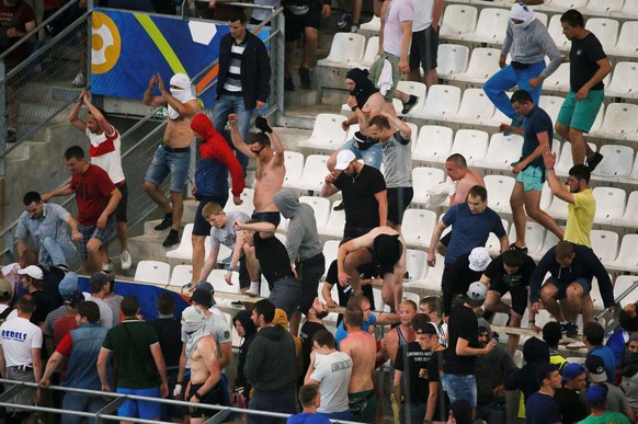 Wüste Szenen beim Match England gegen Russland.