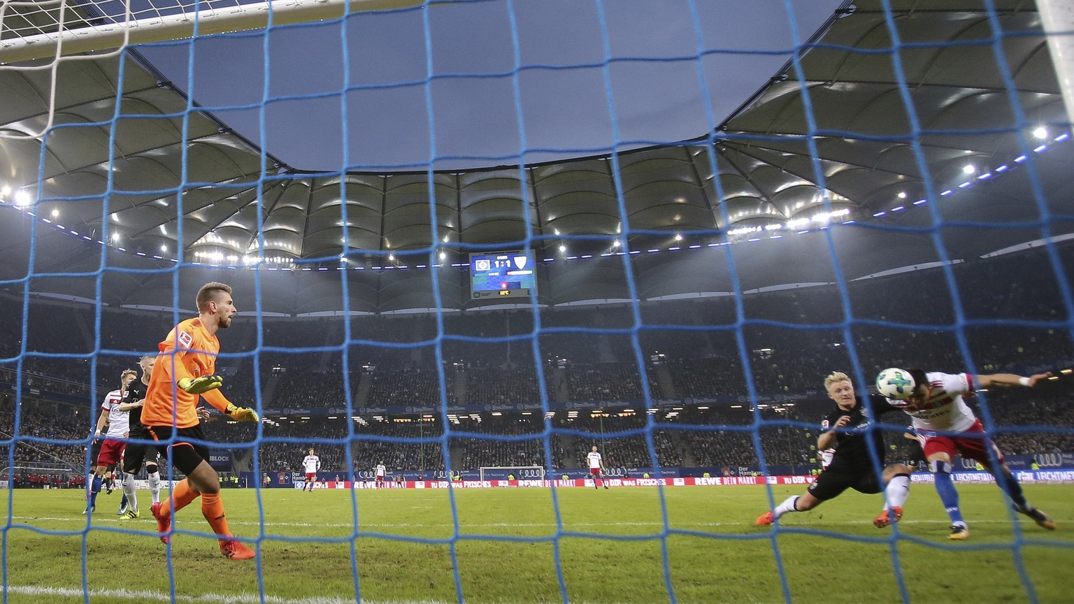 Hamburg&#039;s Filip Kostic, right, shoots a goal against Hamburg&#039;s goalkeeper Ron-Robert Zieler during the German Bundesliga soccer match between Hamburger SV and VfB Stuttgart in the Volksparks ...