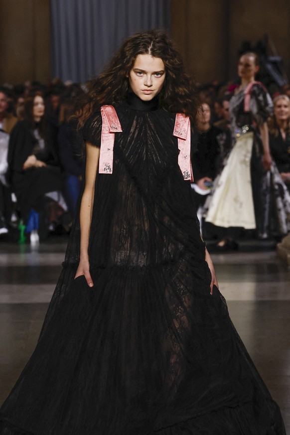 Erdem Fashion Show Ready to Wear Collection Fall Winter 2026 2027 during London Fashion Week LFW February 22nd, 2026 Erdem Fashion Show Ready to Wear Fall Winter 2026 2027 Collection during London Fas ...