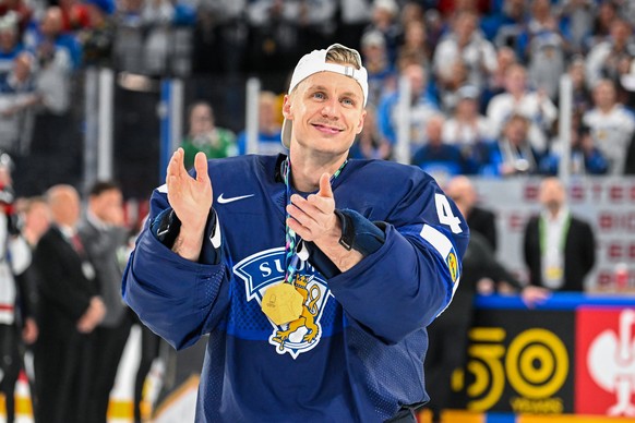 epa09985485 Mikko Lehtonen of Finland celebrates after winning the final between Finland and Canada at the IIHF Ice Hockey World Championship 2022 in Tampere, Finland, 29 May 2022. EPA/KIMMO BRANDT