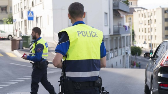 Des policiers effectuent des controles a une intersection dans le cadre de la campagne de prevention de la Police de Lausanne, &quot;Chaque seconde compte&quot;, contre l’engorgement des carrefours ce ...