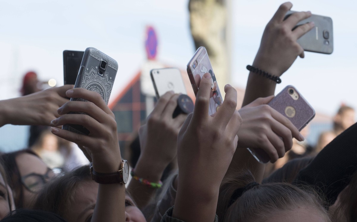 Smartphones an Konzert/Event (Symbolbild)