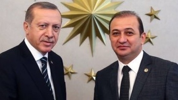 Erdogan und sein Istanbuler AKP-Gefolgsmann Hursit Yildirim.
(Quelle AZ)