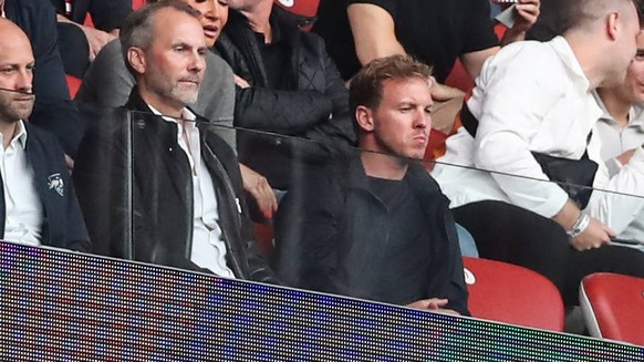 Bundestrainer Julian Nagelsmann Deutschland mit Matthias Brügelmann auf der Tribüne - 1. Fussball Bundesliga Saison 2023-2024 Punktspiel RB Leipzig vs. FC Bayern München in der Red Bull Arena in Leipz ...