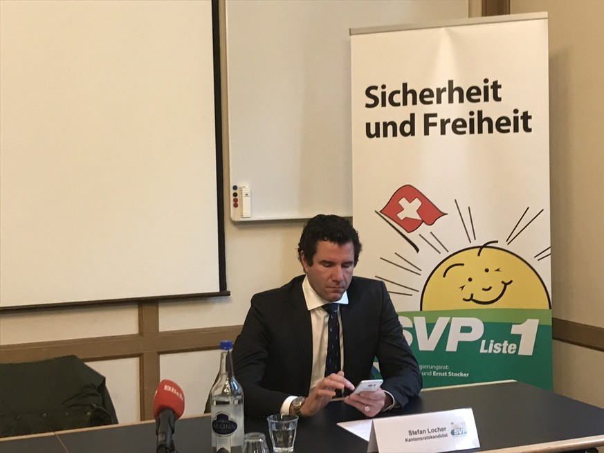 Schwerer Gang an die Öffentlichkeit: Stefan Locher vor Beginn der Medienkonferenz.