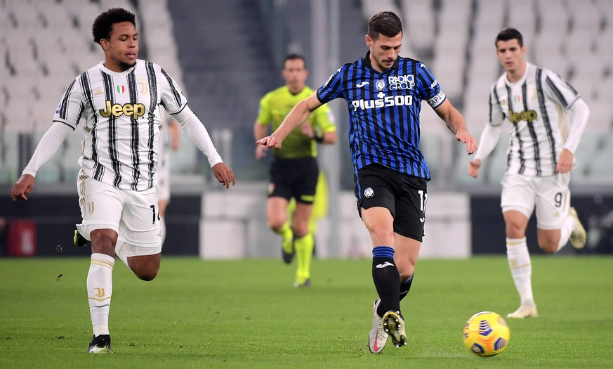 Weston McKennie of Juventus FC and Remo Freuler of Atalanta BC during the Serie A football match between Juventus FC and Atalanta BC at Juventus stadium in Torino Italy, December, 16th 2020. Photo Fed ...