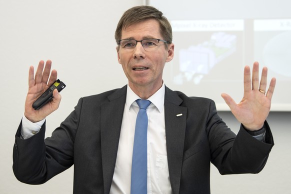 Joel Mesot, Praesident ETH Zuerich aeussert sich an einer Medienkonferenz zum Kompetenzzentrum zur Cyber-Sicherheit, am Dienstag, 19. Maerz 2019, in Bern. (KEYSTONE/Peter Schneider)