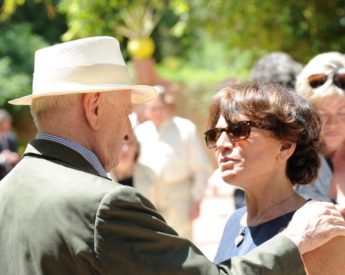 French designer's lifelong professional and personal companion of iconic French fashion designer Yves Saint Laurent, Pierre Berge (L) is comforted by French socialite and Comtesse Jacqueline de R ...