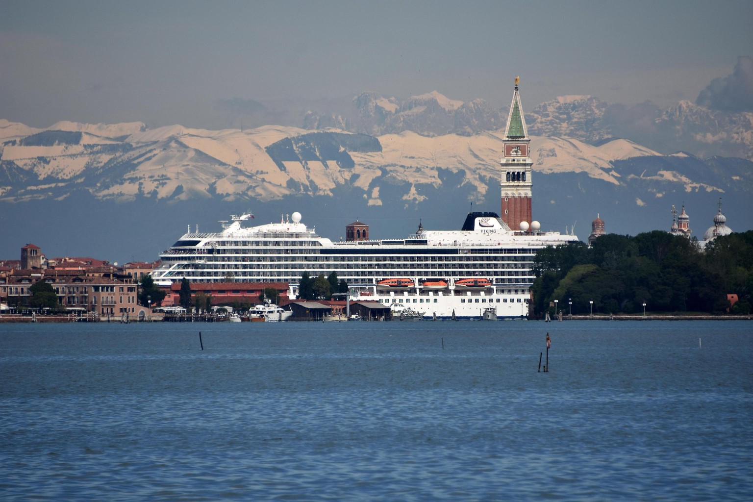 epaselect epa07551821 A general view of the peaks of the Venetian Dolomites whitened by snow, seen from the Venice lagoon, during the passage of a large cruise ship at San Marco, Venice, Italy, 06 May ...