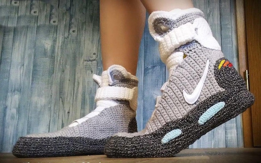 <a target="_blank" rel="nofollow" href="https://www.etsy.com/listing/278121016/back-to-the-future-knitted-slippers?show_sold_out_detail=1&amp;awc=6220_1611671387_06563e0caba6291128dca4df3a15296c&amp;source=aw&amp;utm_source=affiliate_window&amp;utm_medium=affiliate&amp;utm_campaign=us_location_buyer&amp;utm_term=301043&amp;utm_content=141392">60 Franken auf Etsy.</a>