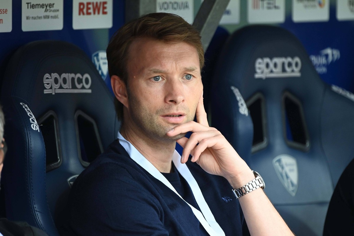 Simon ROLFES LEV, Sportdirektor Portraet, Portr�t, Portrait, Angeschnittenes Einzelbild, Einzelmotiv, Fussball Testspiel, Saisoneroeffnung, VfL Bochum BO - Bayer Leverkusen LEV 0-2 am 27.07.2025, Vono ...