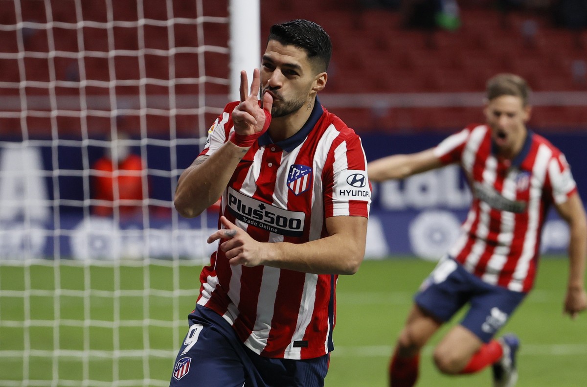epa08963242 Atletico's striker Luis Suarez celebrates after scoring the 2-1 during the Spanish LaLiga soccer match between Atletico de Madrid and Valencia CF at Wanda Metropolitano stadium in Mad ...