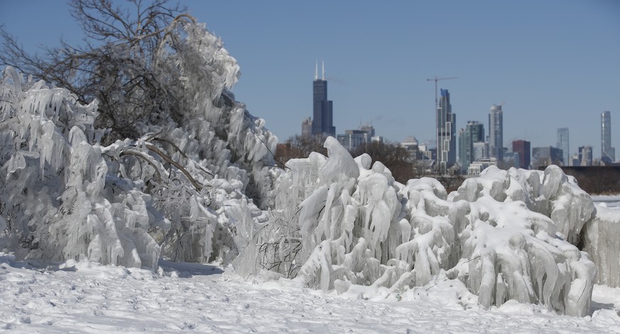 epa07332174 Ice and snow builds up along Lake Michigan in Chicago, Illinois, USA, 30 January 2019. The US Midwest is gripped by a coldspell as a polar vortex sent temperatures far below zero degrees C ...