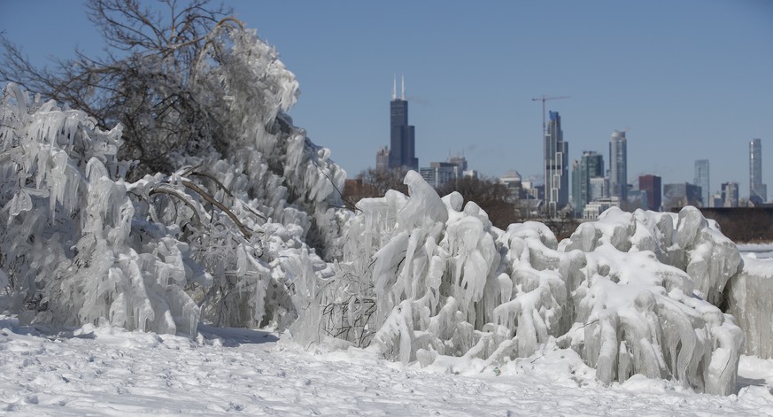 epa07332174 Ice and snow builds up along Lake Michigan in Chicago, Illinois, USA, 30 January 2019. The US Midwest is gripped by a coldspell as a polar vortex sent temperatures far below zero degrees C ...