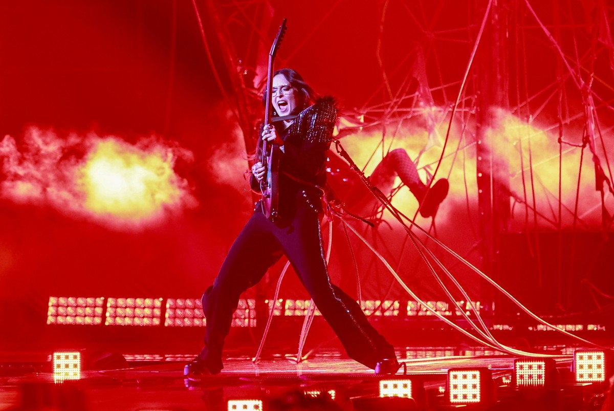 epa12954869 Veronica Fusaro of Switzerland performs the song 'Alice' during the dress rehearsals for the second semi-final of the 70th Eurovision Song Contest (ESC) in Vienna, Austria, 13 Ma ...
