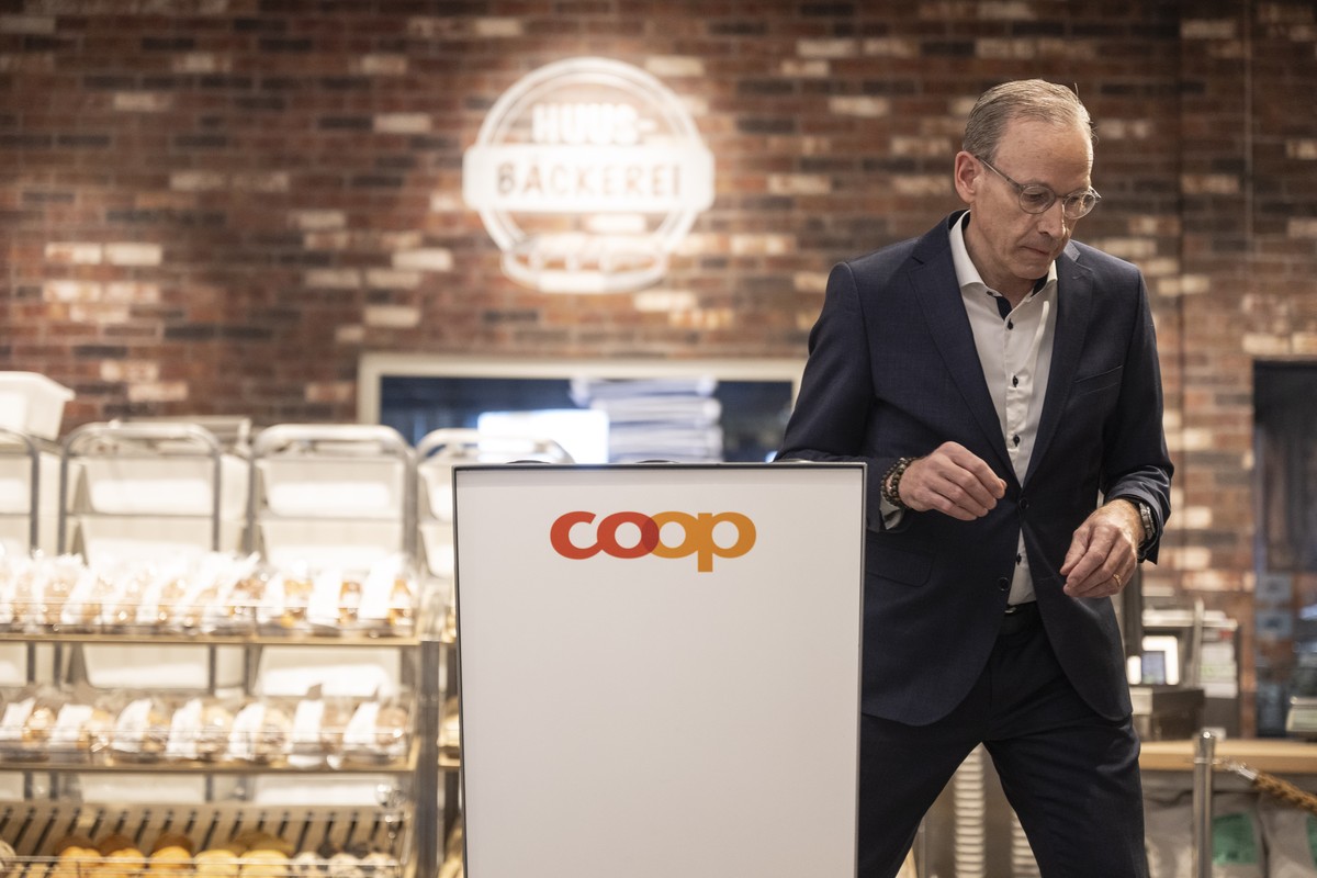 Philipp Wyss, Vorsitzender der Geschaeftsleitung, spricht an der Bilanzmedienkonferenz von COOP, am Dienstag, 17. Februar 2026, in Dietikon. (KEYSTONE/Andreas Becker)