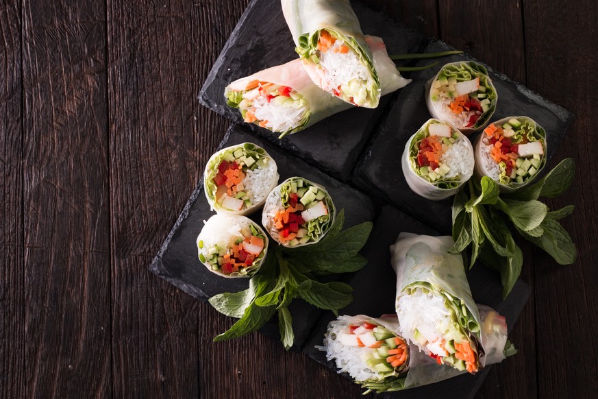 summer rolls sommer-rollen vietnam essen food asien shutterstock