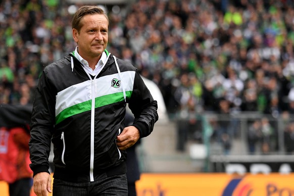 epa06236047 Dortmund&#039;s director of sports Horst Heldt prior to the German Bundesliga soccer match between Borussia Moenchengladbach and Hannover 96 at Borussia-Park in Moenchengladbach, Germany,  ...